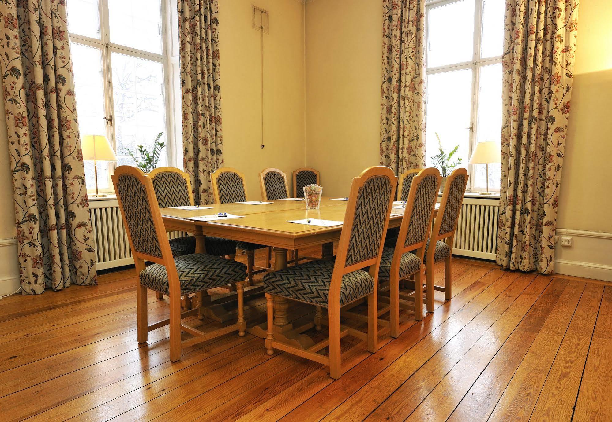 Hotel Naesby Slott Täby Esterno foto