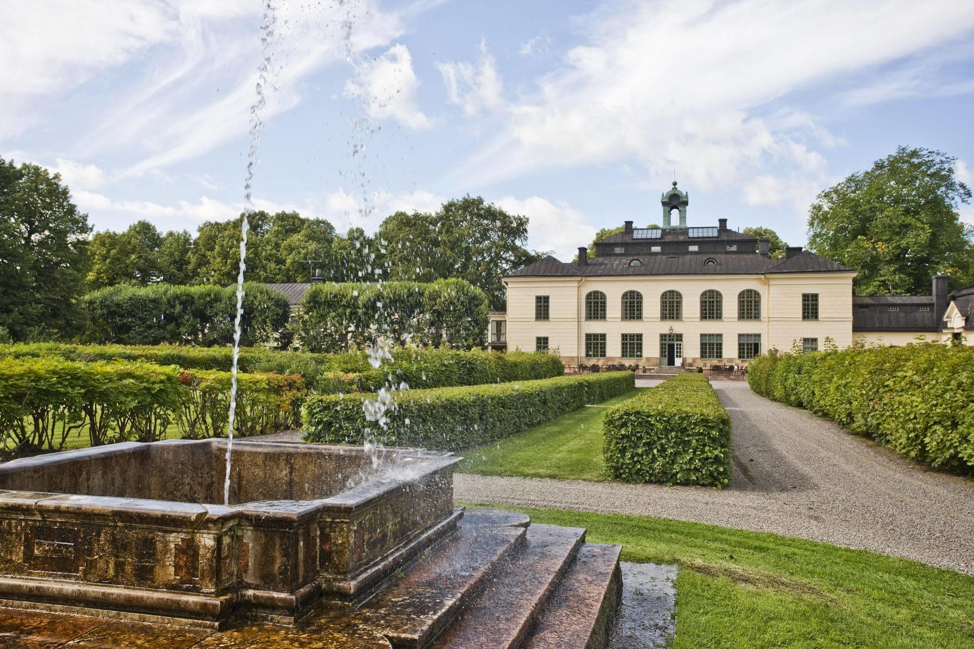 Hotel Naesby Slott Täby Esterno foto