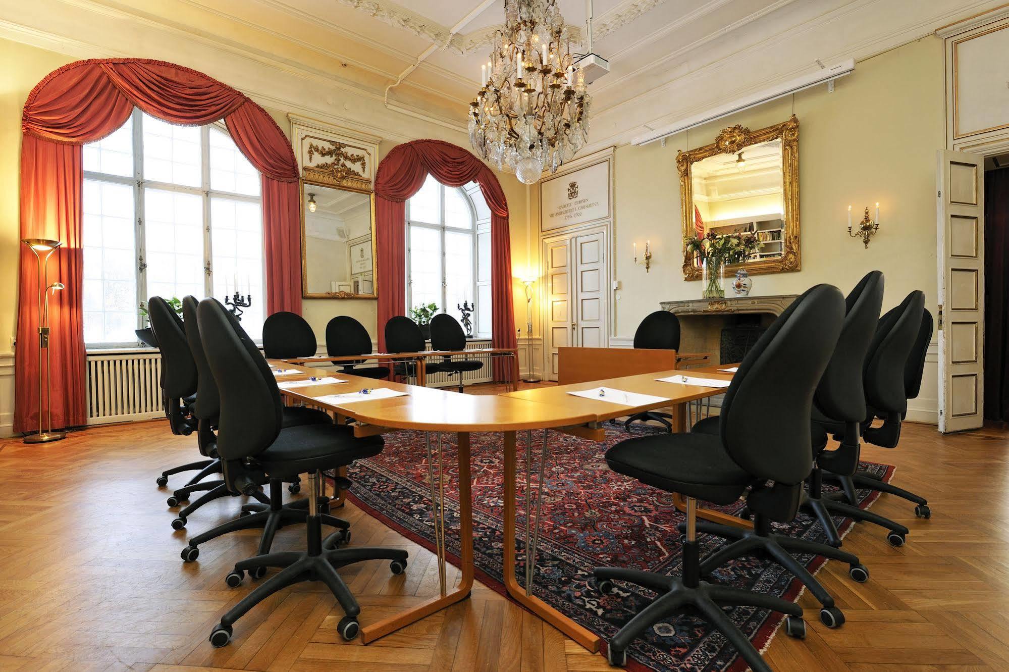 Hotel Naesby Slott Täby Esterno foto