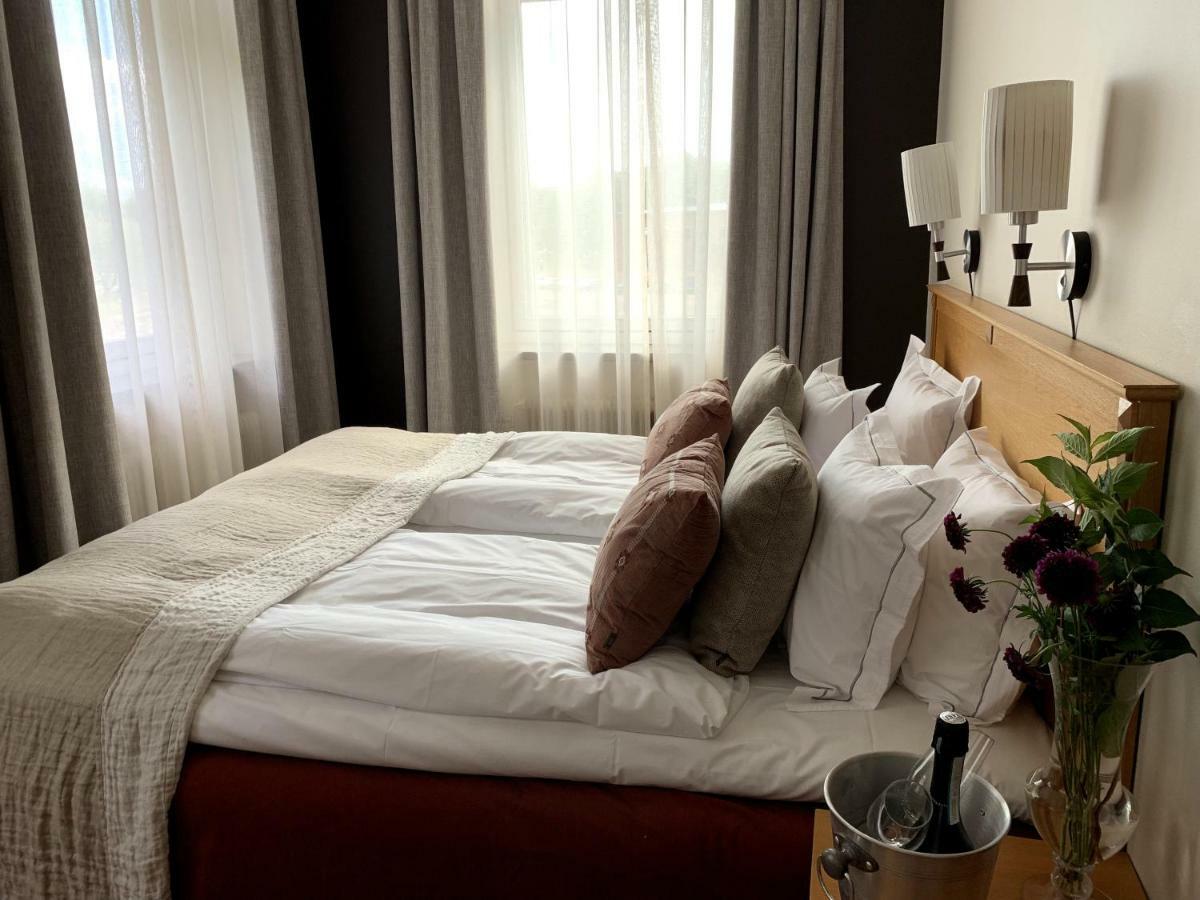 Hotel Naesby Slott Täby Esterno foto