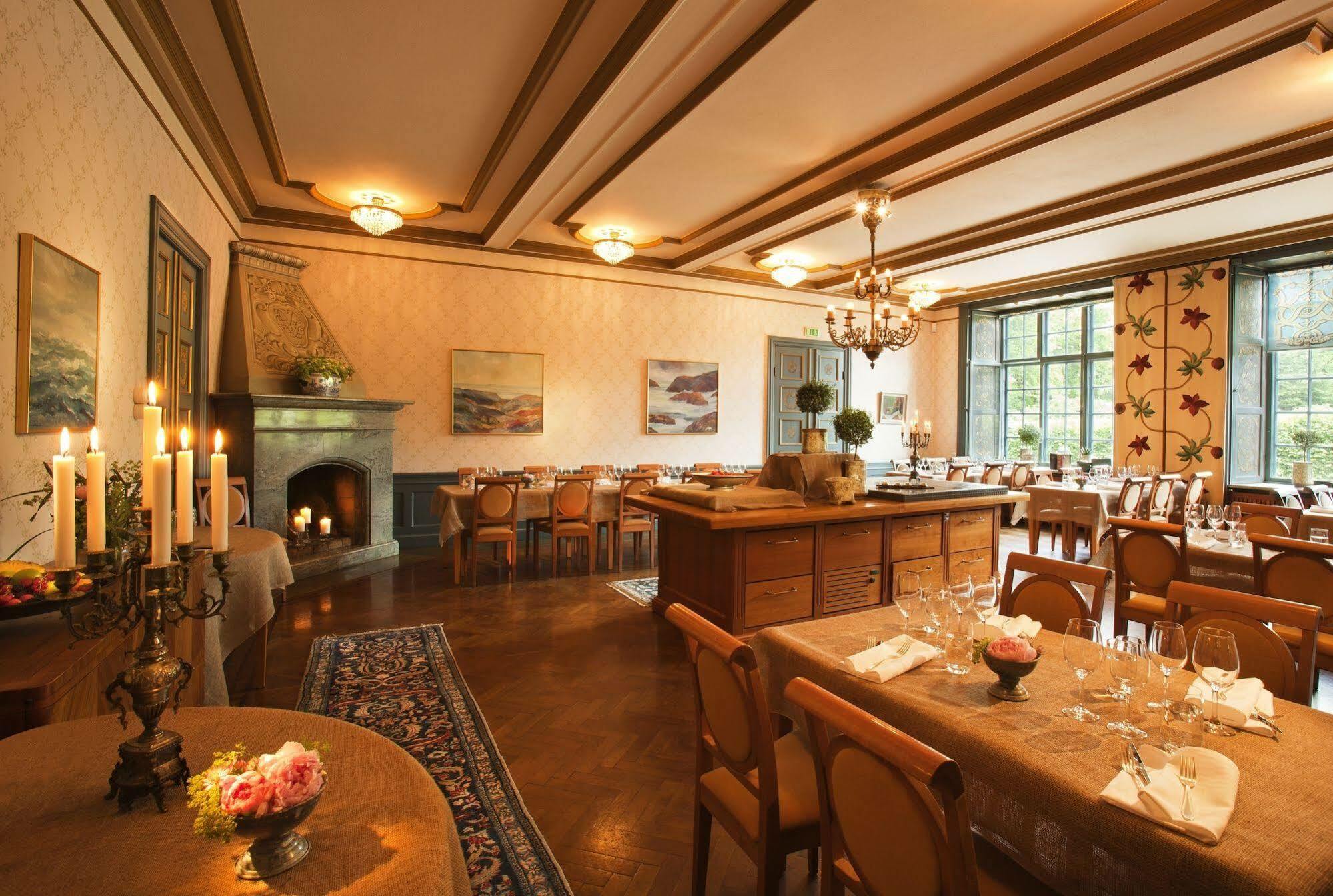 Hotel Naesby Slott Täby Esterno foto