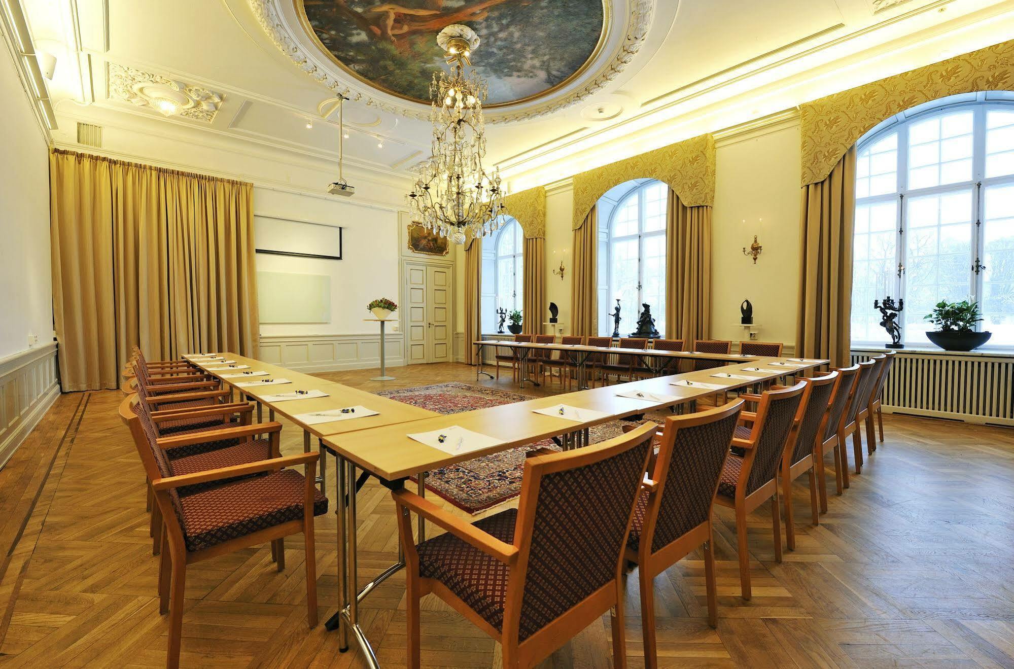 Hotel Naesby Slott Täby Esterno foto